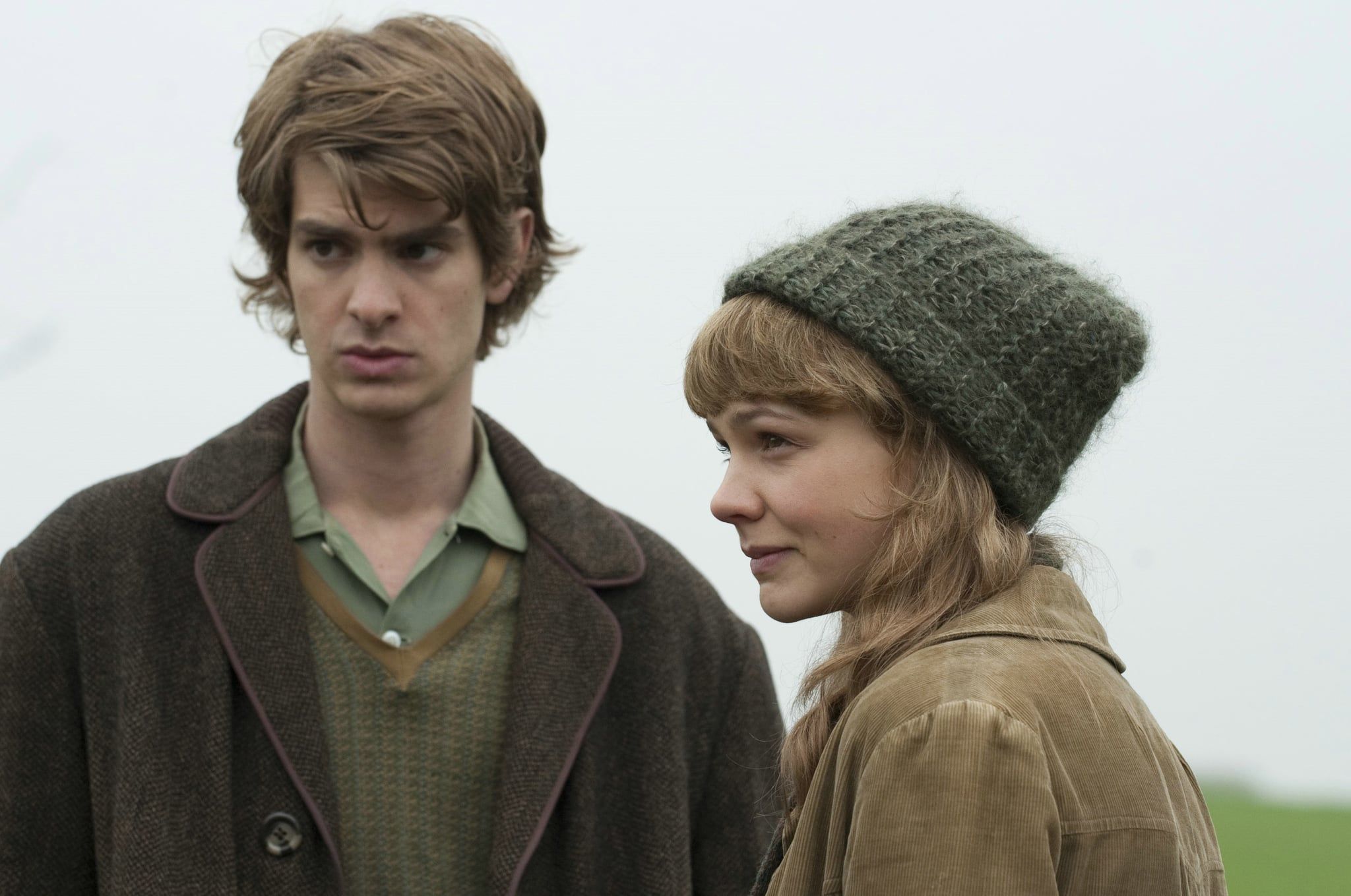 Never let me go. Кадзуо Исигуро не отпускай меня фильм. Не отпускай меня (2010). Эндрю Гарфилд не отпускай меня. Не отпускай меня фильм 2010 Эндрю Гарфилд.